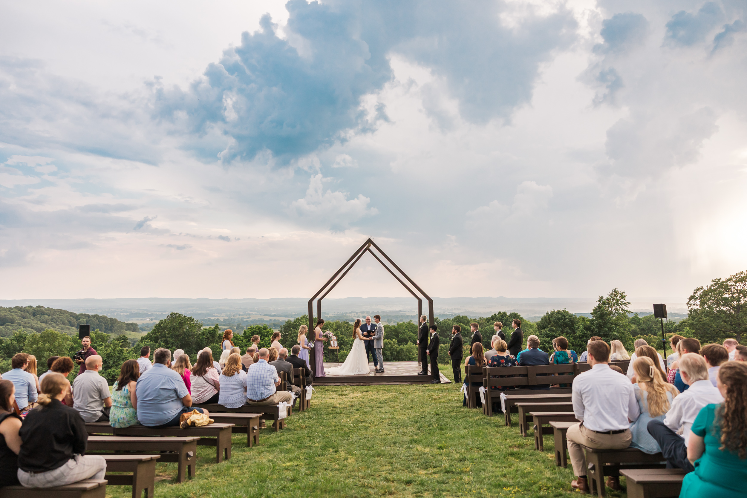 Summer wedding at Olive View Events in Omaha Arkansas. Photographed by Springfield MO wedding photographer Turner Creative.