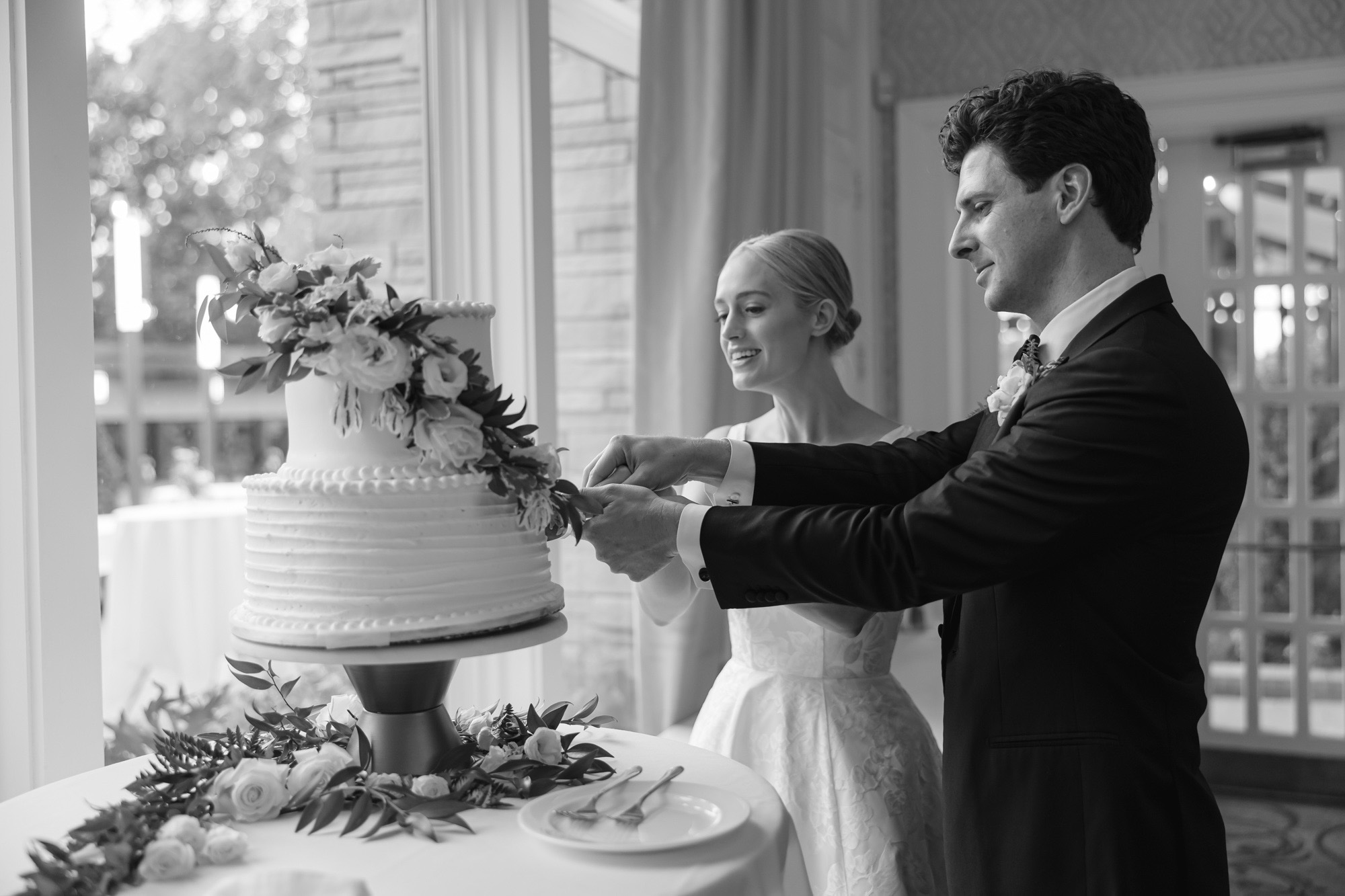 Bride and groom cutting cake photo at Hickory Hills wedding venue Springfield, MO.